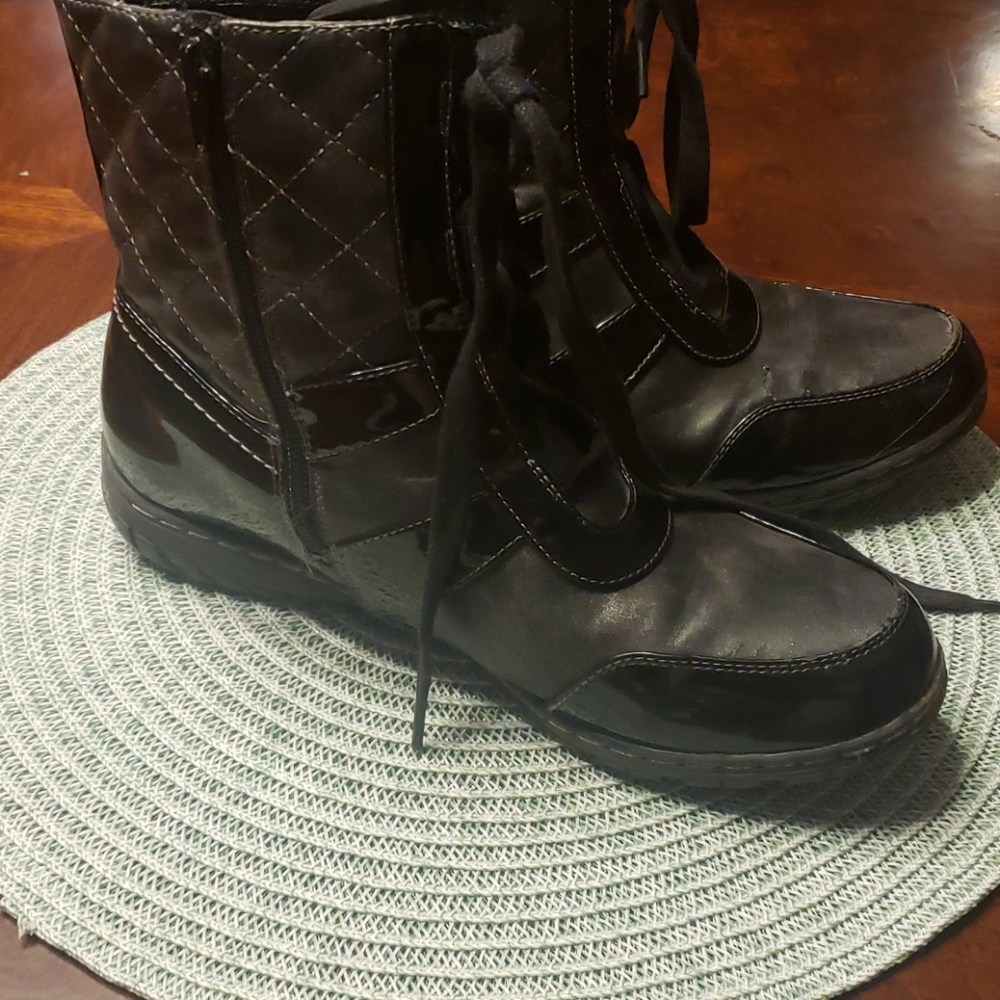 Great warm boots lace up